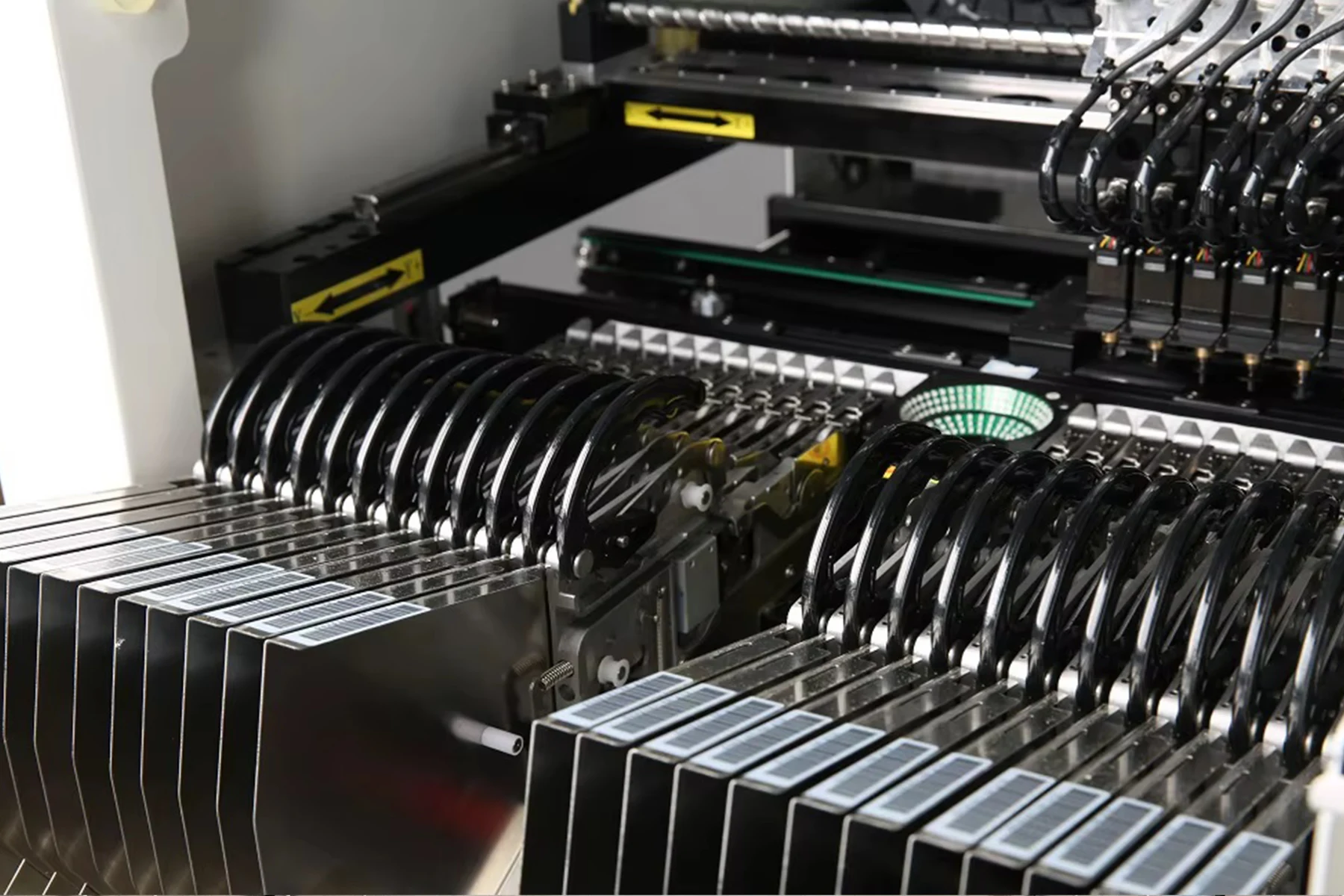 Surface-mount component placement equipment